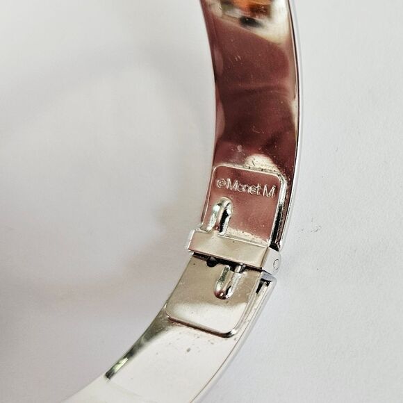 Vintage Monet Signed Set of 2 Silver Tone Hinged Clamper Style Bangle Bracelets - Picture 5 of 7